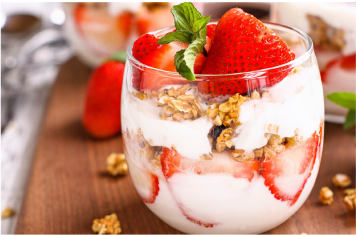 Granola and Fruit 
Breakfast Parfait